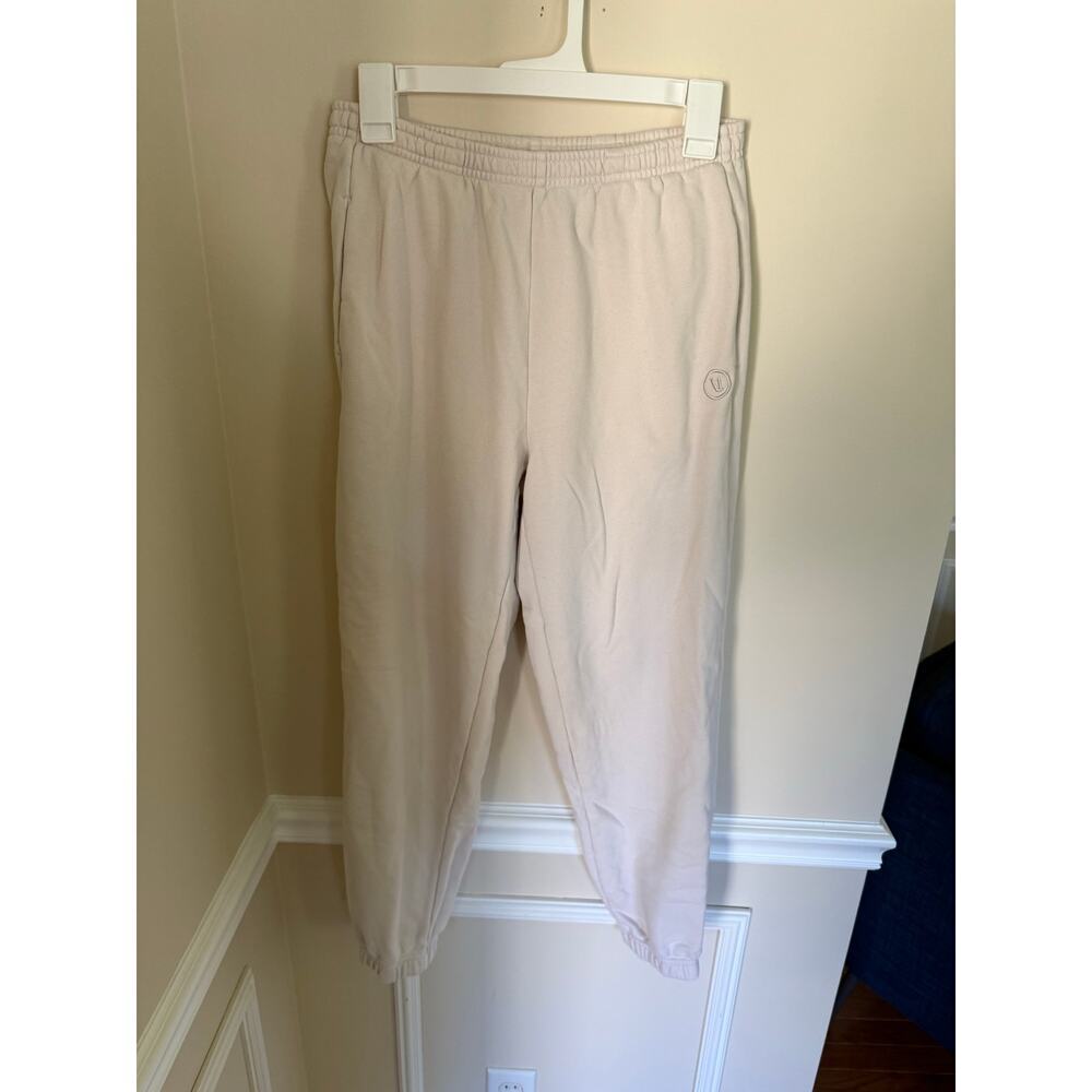 Vuori | Women’s Size Small Sedona Sweatpant Joggers in Bone Athlesuire Lounge - Picture 3 of 10